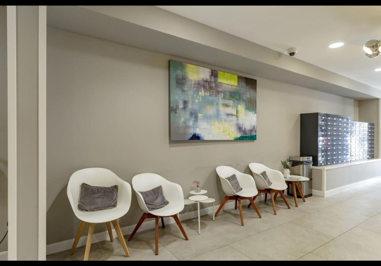 Joivy Affordable Edinburgh - Adults Only Hotel Exterior foto